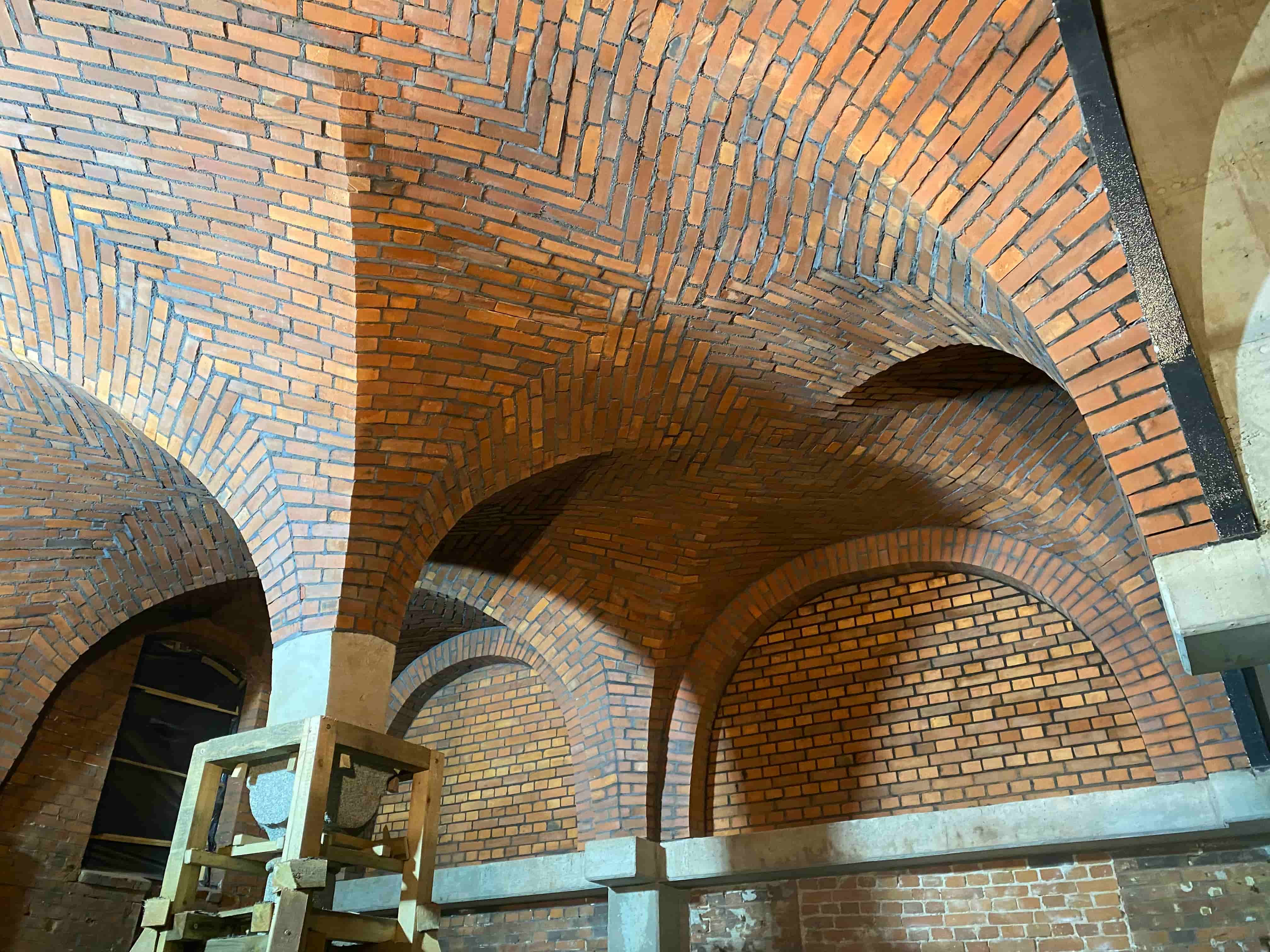 Odtworzenie stropów łukowych w zabytkowym budynku, Wrocław ul. Dmowskiego