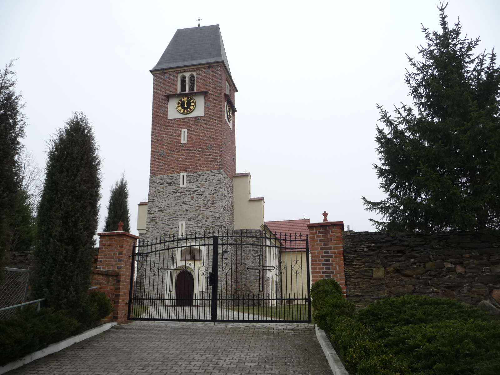 Remont kamiennej elewacji kościoła, Cesarzowice