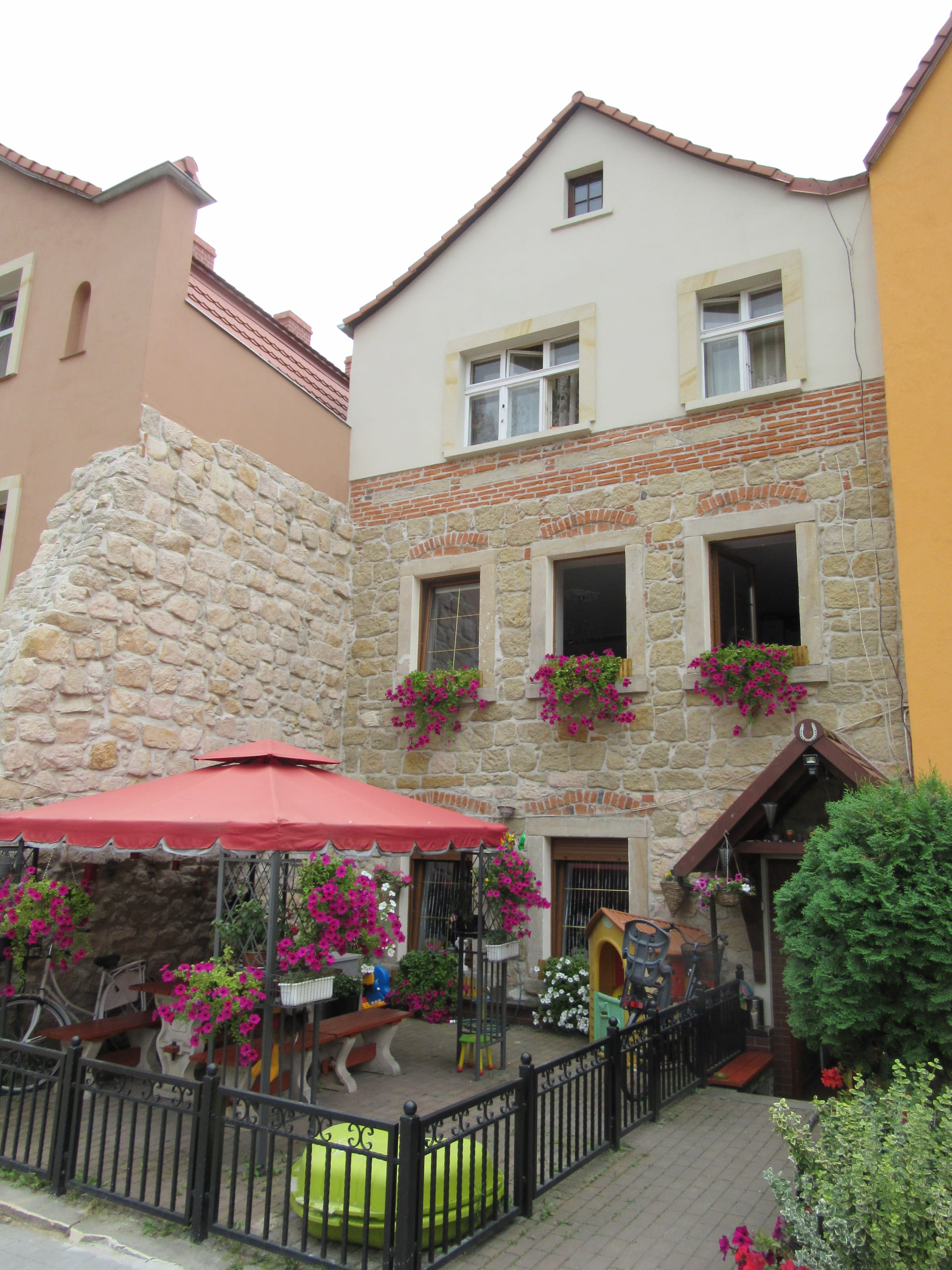 Remont murów obronnych i kapliczki, Bolesławiec Remont murów obronnych i kapliczki, Bolesławiec
