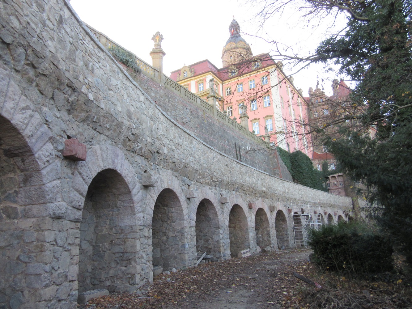 Odbudowa muru na Zamku Książ
